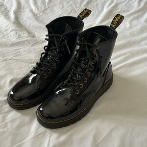 Dr Marten combat boots in shiny black womens US Size 7M in like new condition